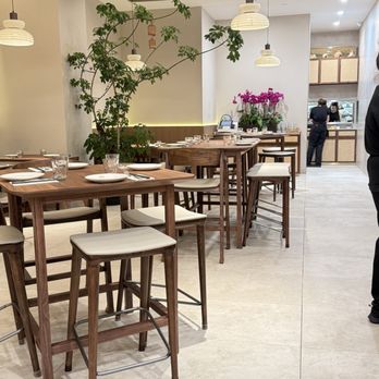 Le Soleil - Dining room - Vietnamese Near Me - San Francisco, California Le Soleil - Dining room - Vietnamese Near Me - San Francisco, California