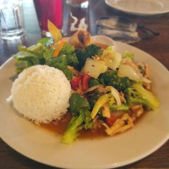 Archi's Thai Cafe - Pepper Steak (chicken substitute) lunch special $11.95 - Thai Near Me - Las Vegas, Nevada Archi's Thai Cafe - Pepper Steak (chicken substitute) lunch special $11.95 - Thai Near Me - Las Vegas, Nevada