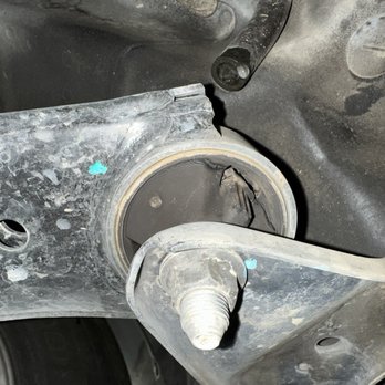 Just Tires - Lower control arm assembly that was never replaced, yet I paid for the replacement. - Tires Near Me - Flintridge, California Just Tires - Lower control arm assembly that was never replaced, yet I paid for the replacement. - Tires Near Me - Flintridge, California