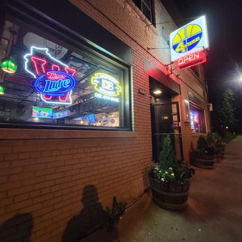 4th Base Restaurant - Seafood Near Me - West Milwaukee, Wisconsin