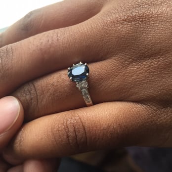 Facets - 1.75 ct sapphire ring, side view - Jewelry Near Me - Brooklyn, New York Facets - 1.75 ct sapphire ring, side view - Jewelry Near Me - Brooklyn, New York