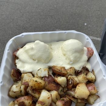 Egghead's Restaurant - Eggs benedict - Breakfast & Brunch Near Me - Fort Bragg, California