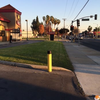 Carl's Jr - Side view - Fast Food Near Me - Whittier, California