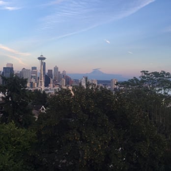 Kerry Park - Daytime with the mountain visible - Parks Near Me - Seattle, Washington Kerry Park - Daytime with the mountain visible - Parks Near Me - Seattle, Washington