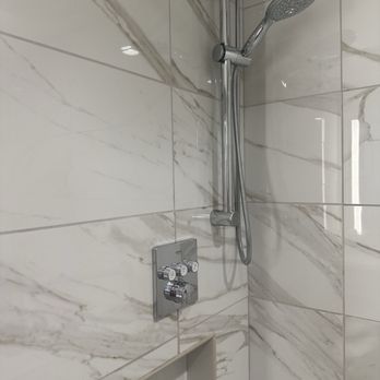 Weber's Boutique Hotel  - Removable showerhead, push button water and temperature control - Hotels Near Me - Ann Arbor, Michigan