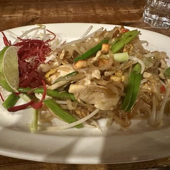 Mayuree Thai Tavern - Pad Thai - Thai Near Me - Baltimore, Maryland Mayuree Thai Tavern - Pad Thai - Thai Near Me - Baltimore, Maryland