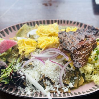 D'Nuez - Chilaquiles verdes - New Mexican Cuisine Near Me - Chicago, Illinois