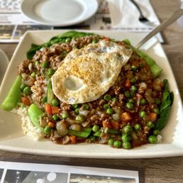 240．煎蛋免治牛肉飯 / Minced Beef & Egg On Rice