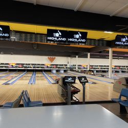 Highland Bowl - First time here and the place looks brand new inside