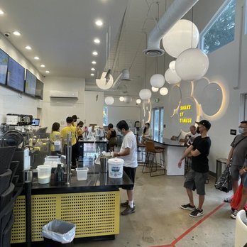 Sunright Tea Studio - Line to use this kiosk while employees wait around to make drinks. - Bubble Tea Near Me - Irvine, California