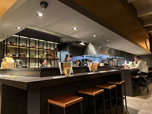 KINTON RAMEN SQUARE-VICTORIA by null