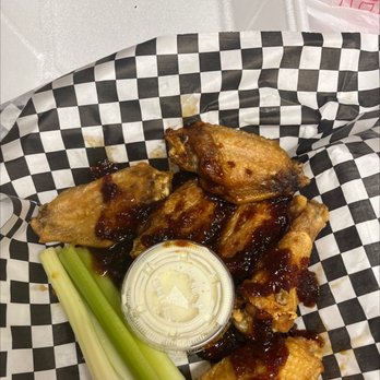 Hobo's - This suppose to be 6 piece teriyaki wings. - American Near Me - Fort Mill, South Carolina