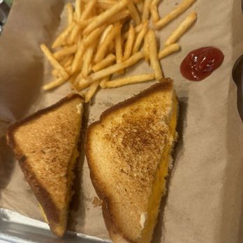 Junction 35 Spirits - Mountain Mile Location - Kids grilled cheese - Distilleries Near Me - Pigeon Forge, Tennessee Junction 35 Spirits - Mountain Mile Location - Kids grilled cheese - Distilleries Near Me - Pigeon Forge, Tennessee