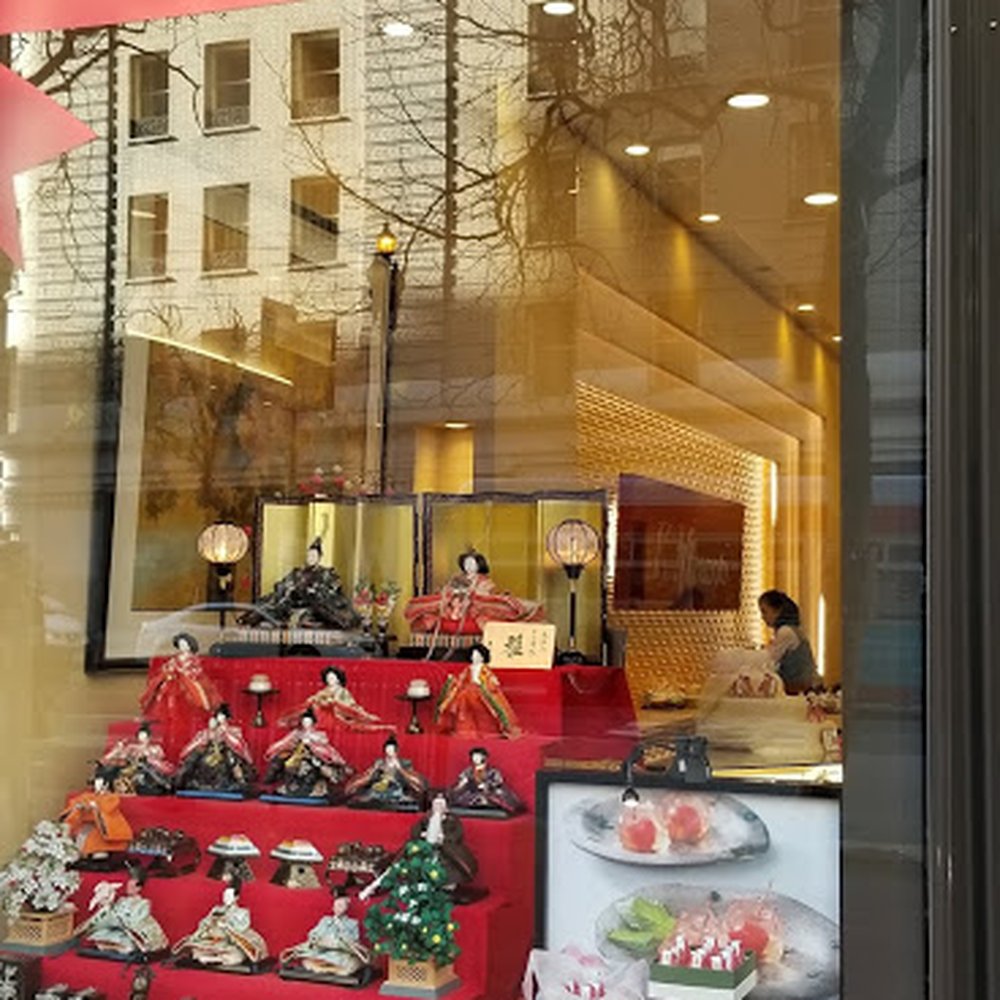 Minamoto Kitchoan - Front window display - Japanese Near Me - Palo Alto, California Minamoto Kitchoan - Front window display - Japanese Near Me - Palo Alto, California