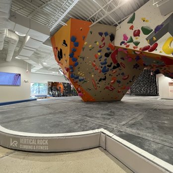 Vertical Rock Tysons Bouldering - Rock Climbing Near Me - Tysons, Virginia