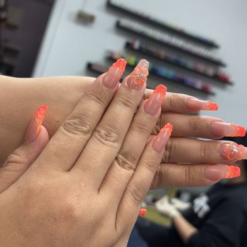 Lavish Nail Studio - Nail Salons Near Me - Arcadia, California