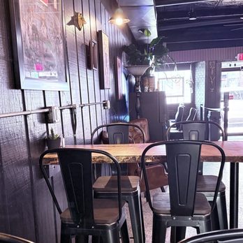 Roasterz Coffee - High Top Seating - Coffee & Tea Near Me - Wood River, Illinois Roasterz Coffee - High Top Seating - Coffee & Tea Near Me - Wood River, Illinois