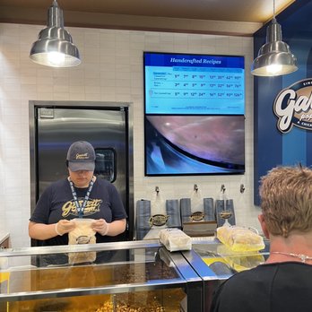 Garrett Popcorn Shops - Popcorn Shops Near Me - Chicago, Illinois Garrett Popcorn Shops - Popcorn Shops Near Me - Chicago, Illinois