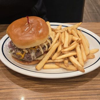 IHOP - Class Burger with Bacon (sub American Cheese for the 4Cheese blend) - Breakfast & Brunch Near Me - Brooklyn, New York