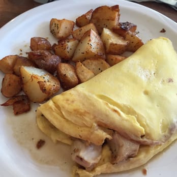 Bogart's Cafe - Chicken and mushroom omelette. - Breakfast & Brunch Near Me - Honolulu, Hawaii
