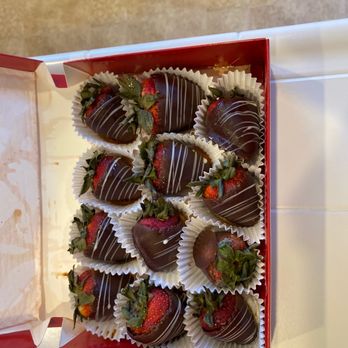 Edible Arrangements - Would you pay $60 and gift this to your girlfriend? - Chocolatiers & Shops Near Me - Petaluma, California Edible Arrangements - Would you pay $60 and gift this to your girlfriend? - Chocolatiers & Shops Near Me - Petaluma, California