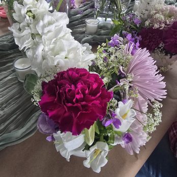 Daisi & Company - Flowers from workshop - Florists Near Me - Camas, Washington