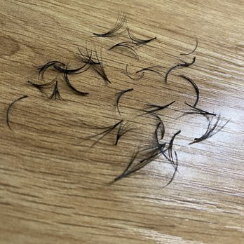 Vienna's Beauty Bar - Lashes that fell out less than 72hrs after being applied. - Eyelash Service Near Me - Dallas, Texas Vienna's Beauty Bar - Lashes that fell out less than 72hrs after being applied. - Eyelash Service Near Me - Dallas, Texas