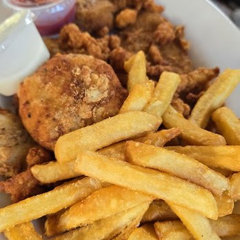 Kathy's Crab House - Seafood platter - Seafood Near Me - Delaware City, Delaware