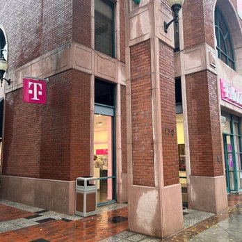 T-Mobile - Mobile Phones Near Me - Glendale, California