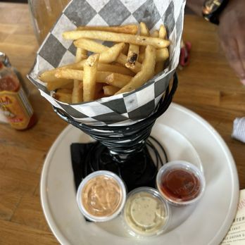 801 Restaurant & Bar - Side of Fries - Bars Near Me - Washington, DC, District of Columbia