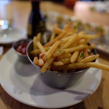 Earls Kitchen + Bar - Canadian (New) Near Me - Toronto, Ontario Earls Kitchen + Bar - Canadian (New) Near Me - Toronto, Ontario