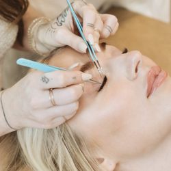 Luna Lash - Our lash application is safe and effective!