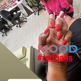 Totally in love with  my red nails