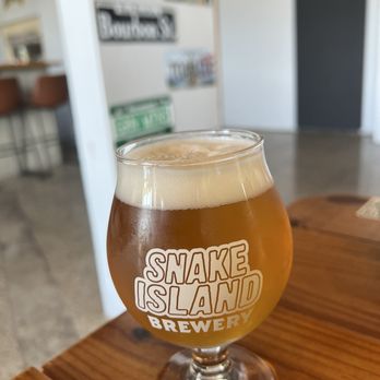 Snake Island Brewing - Snake Island Mandarina Smash - Pale Ale - Beer Bar Near Me - Toa Baja, Puerto Rico Snake Island Brewing - Snake Island Mandarina Smash - Pale Ale - Beer Bar Near Me - Toa Baja, Puerto Rico