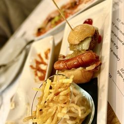 La Flauta - Mini hamburger, hotdog, & frites