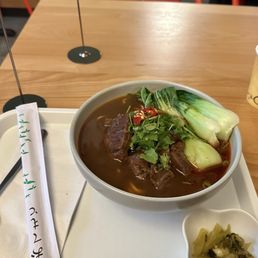 (LG) Taiwanese Style Braised Beef Noodle Soup (LG) Taiwanese Style Braised Beef Noodle Soup