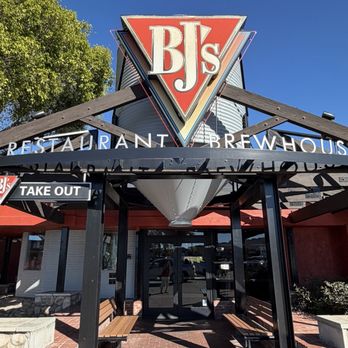 BJ's Restaurant & Brewhouse - Pizza Near Me - La Mesa, California