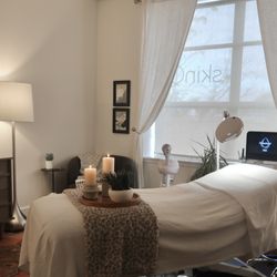SkinQ Facials & Waxing - Andersonville