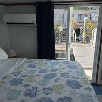 Coconut Cay RV Park and Marina - Aqualodge bedroom - RV Parks Near Me - Marathon, Florida
