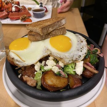 Chicago Waffles - Healthy Breakfast Skillet - Breakfast & Brunch Near Me - Chicago, Illinois