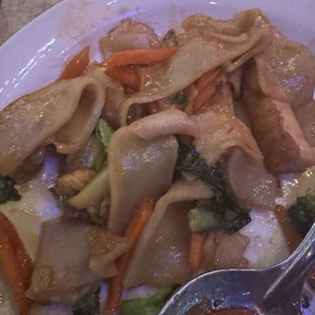Red Elephant - 52. Pad Sea Lew - Thai Near Me - Honolulu, Hawaii