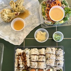 Ocean Sushi - Lunch 3 Maki with broccoli tempura and salad