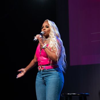 D N S Photography - Comedy Night with Guest Appearance from Mary J. Blige ft. Ms. Pat @ Buckhead Theatre in ATL - Event Photography Near Me D N S Photography - Comedy Night with Guest Appearance from Mary J. Blige ft. Ms. Pat @ Buckhead Theatre in ATL - Event Photography Near Me
