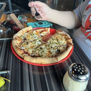Minsky's Pizza - Pizza served with no plates. - Pizza Near Me - Olathe, Kansas Minsky's Pizza - Pizza served with no plates. - Pizza Near Me - Olathe, Kansas