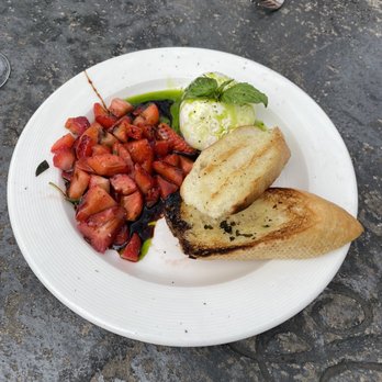 A'Bouzy - strawberry burrata appetizer - Champagne Bars Near Me - Houston, Texas A'Bouzy - strawberry burrata appetizer - Champagne Bars Near Me - Houston, Texas