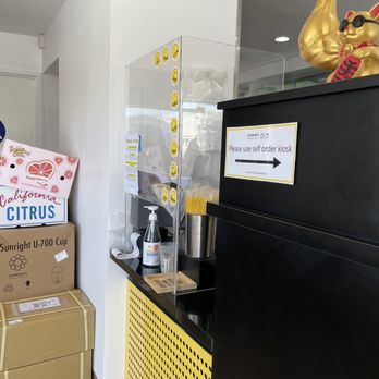Sunright Tea Studio - San Gabriel - Ordering area - Bubble Tea Near Me - San Gabriel, California