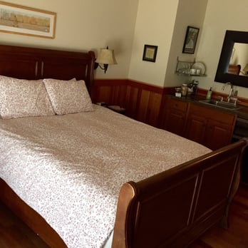 Pebble Cove Farm - Our bedroom! - Bed & Breakfast Near Me - Orcas Island, Washington