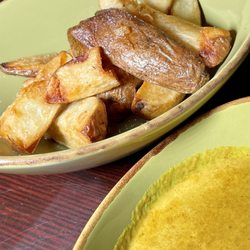 The Inishmor - Chips with curry sauce