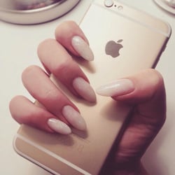 Saras Nailfashion - Long, delicate nails
