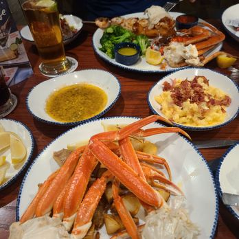 Red Lobster - Excellent service! Great food ! Definitely recommend this place. Went years ago & it has improved now.  Lots of food for your $$. - Seafood Near Me - San Bernardino, California